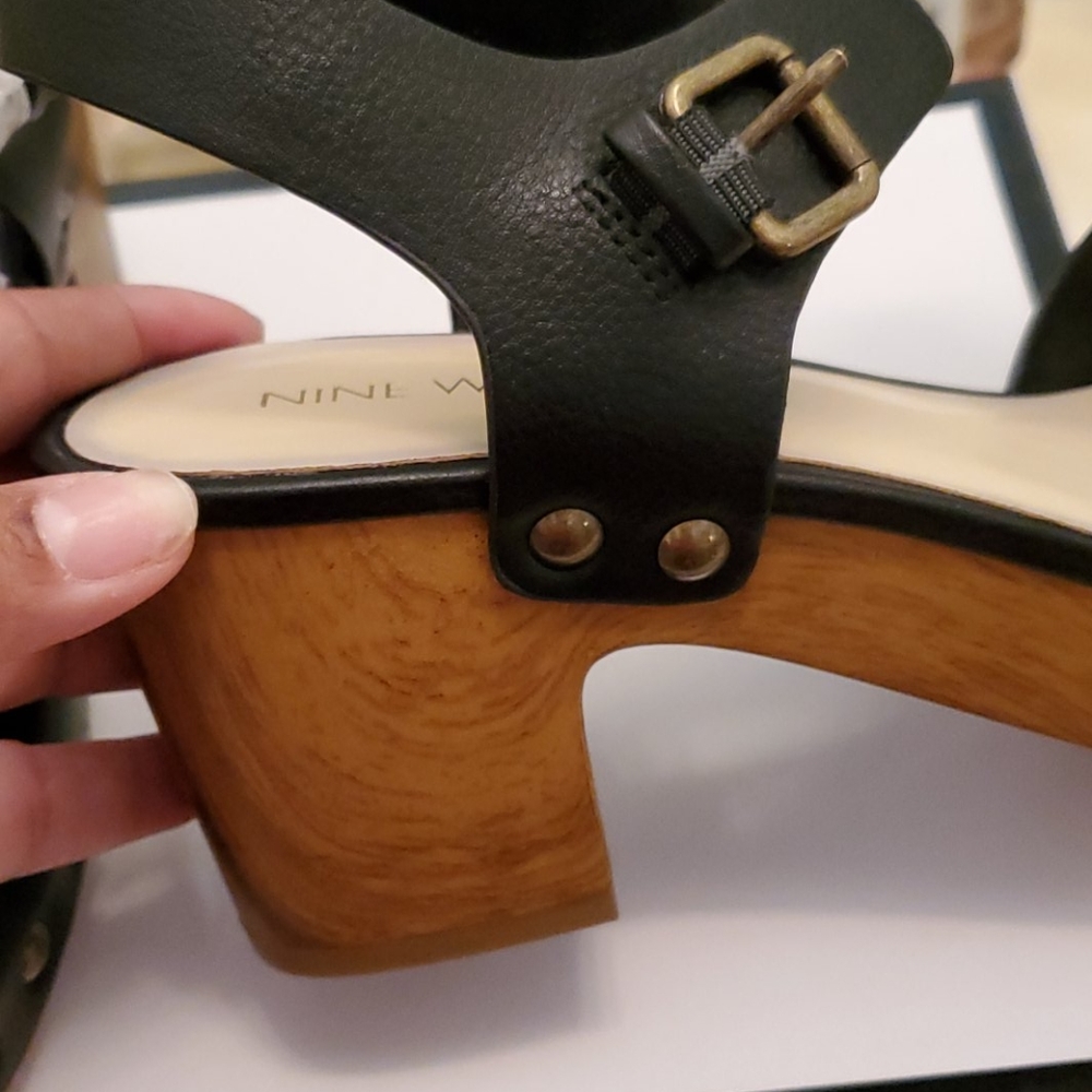 Shoes - Picture 4 of 6